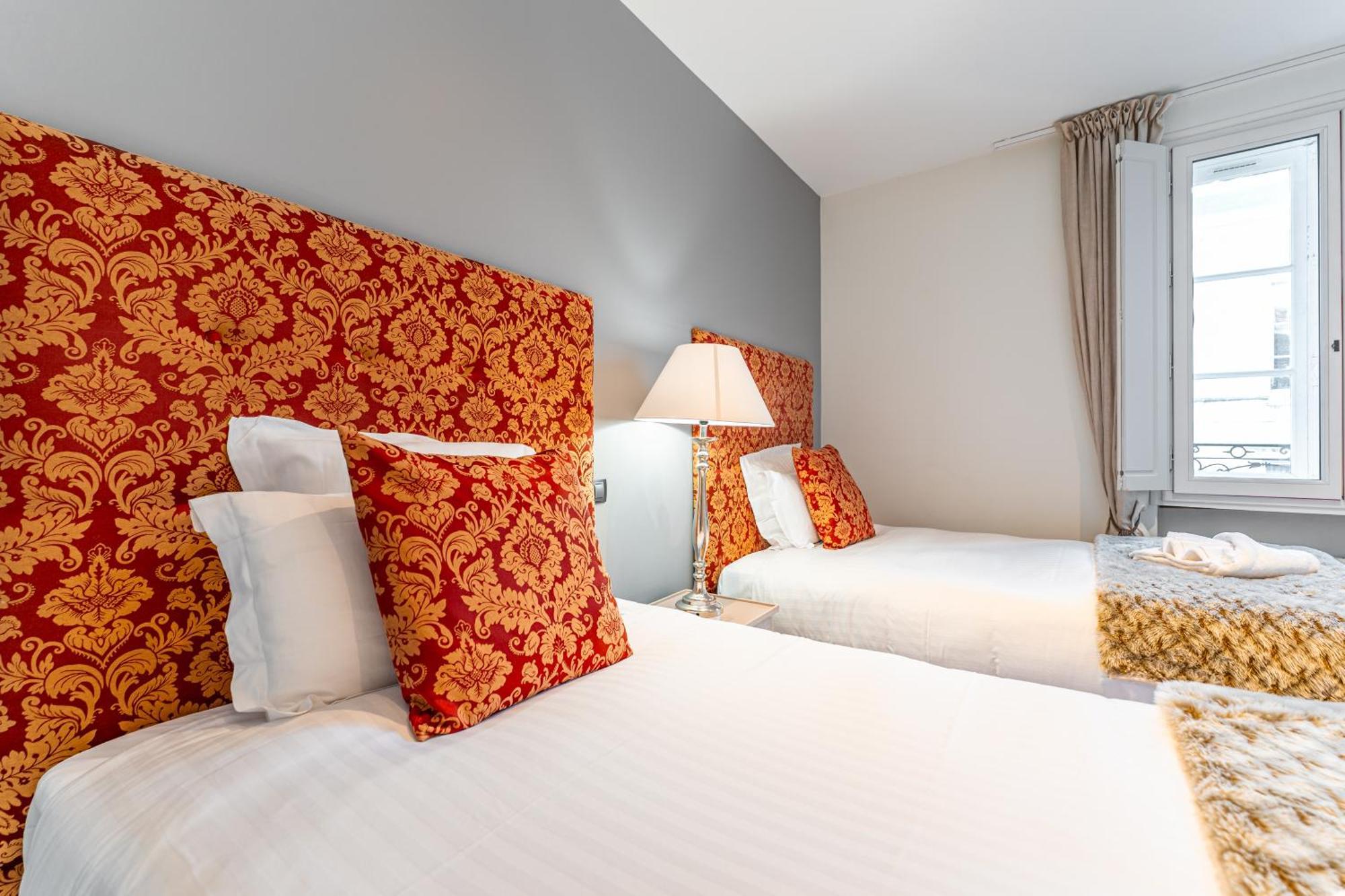 Deluxe Apartment
