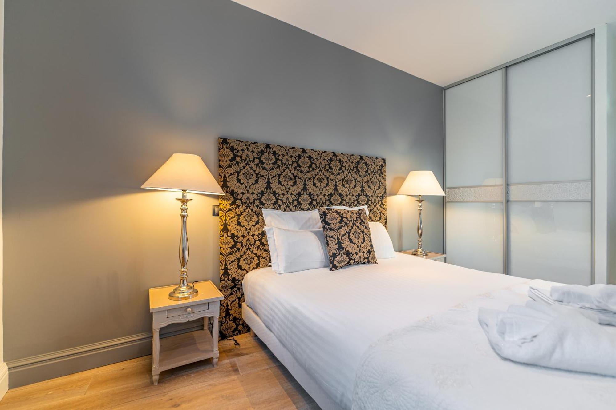 Deluxe Apartment