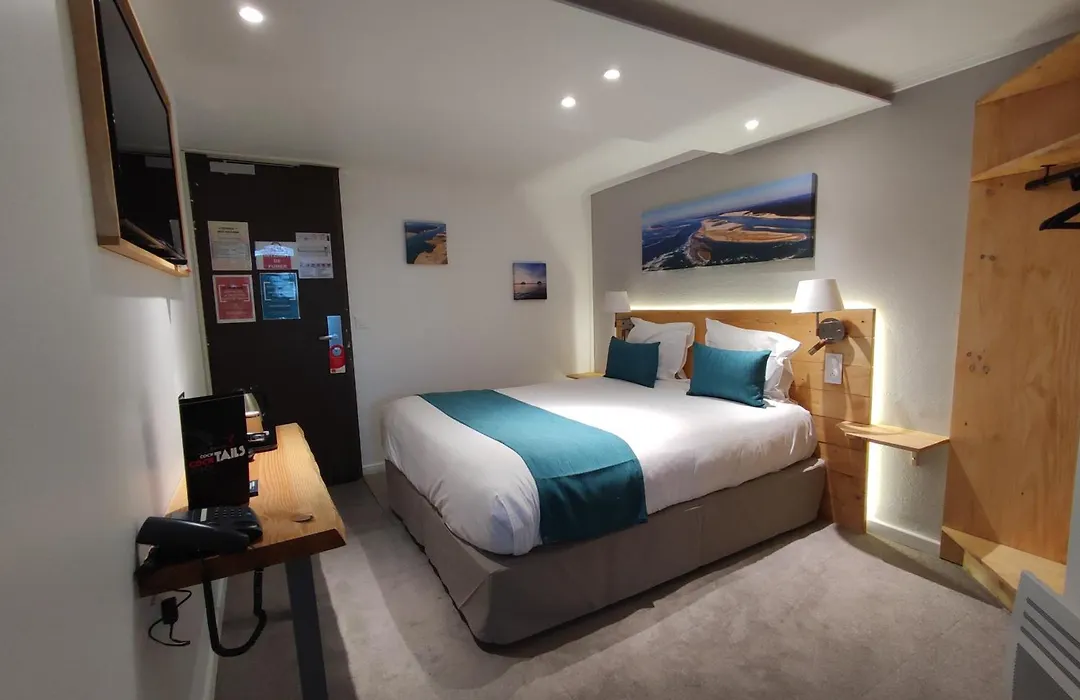 Contact Hotel Le Provencal Bordeaux Lac-1